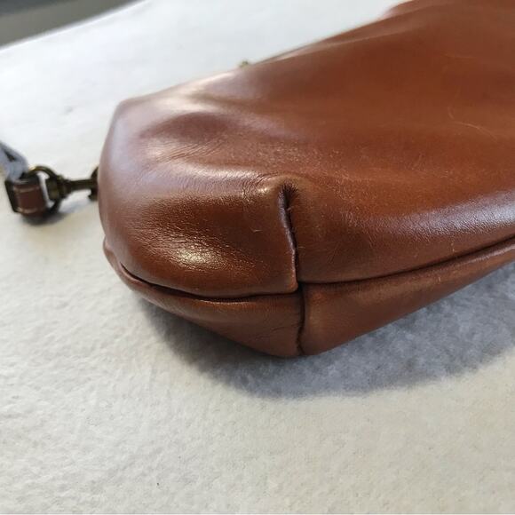 Patricia Nash cognac tan leather wristlet small purse with kiss closure - Picture 6 of 13